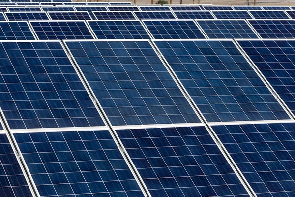 Paneles solares y energías renovables —  Fotos de Stock