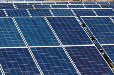 güneş panelleri ve yenilenebilir enerji