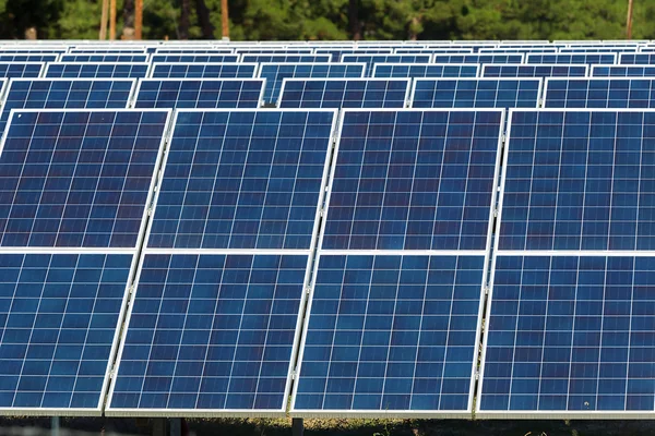 Paneles solares y energías renovables —  Fotos de Stock