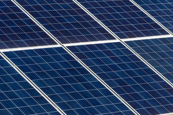 太陽電池パネルと再生可能エネルギー — ストック写真