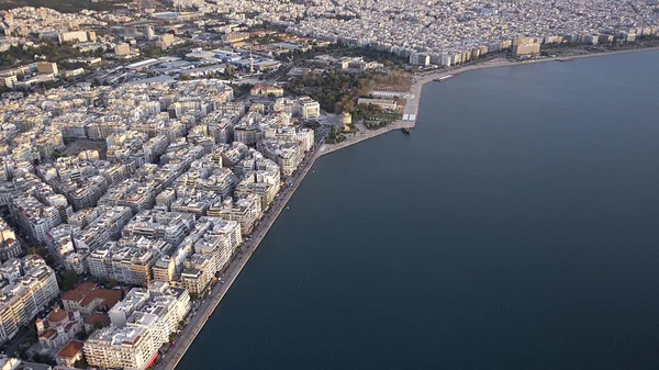 Vista panorámica aérea de Tesalónica poco antes de la puesta del sol, Gre — Foto de Stock