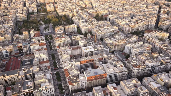 Luchtfoto uitzicht van thessaloniki kort voor zonsondergang, gre — Stockfoto