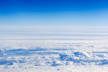 bulutlar. cl uçan bir uçağın penceresinden Üstten Görünüm