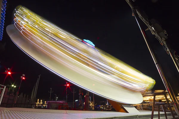 Luna park τροχό σε μια δημόσια εξωτερική περιοχή — Φωτογραφία Αρχείου