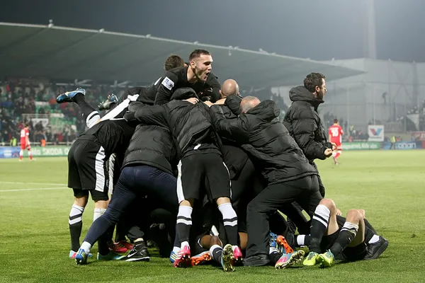 シュコダ クサンティ対 paok fc — ストック写真