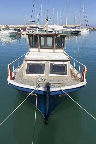 漁船、クレタ島、ギリシャのイラクリオン — ストック写真
