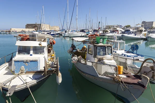 Barcos de pesca, Heraklion de Creta, Grécia — Fotografia de Stock