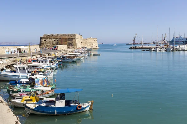 Barcos de pesca, Heraklion de Creta, Grecia —  Fotos de Stock