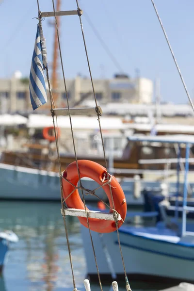 Rode boei op schip — Stockfoto