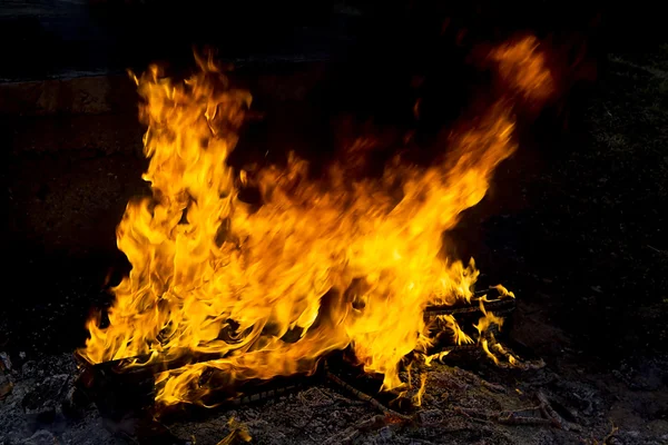 Fuego rojo y llamas de fondo — Foto de Stock