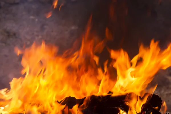 Fuego rojo y llamas de fondo — Foto de Stock