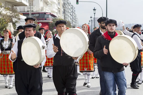 Bell dragers parade in thessaloniki — Stockfoto