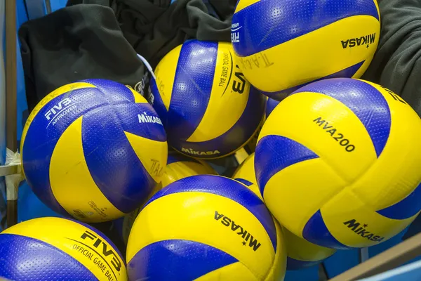 BASKET OF VOLLEYBALL BALLS — Stock Photo, Image