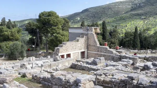 Knossos palace at Crete, Greece Knossos Palace, is the largest B — Stock Photo, Image