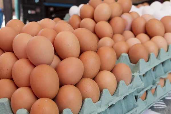 Background of fresh eggs for sale at a market — Stock Photo, Image