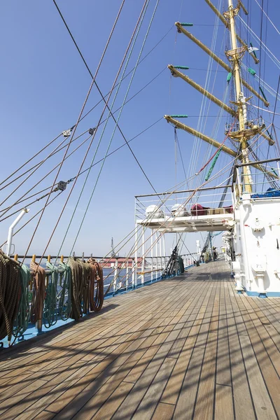 Sailing boat pictured from on board — Zdjęcie stockowe