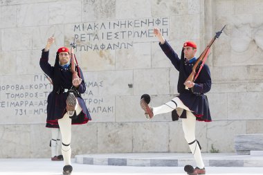 guard töreni değişen g önünde yer alır
