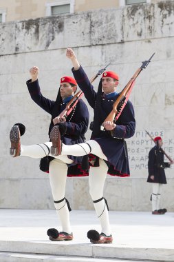 guard töreni değişen g önünde yer alır