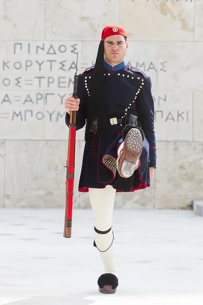 The Changing of the Guard ceremony takes place in front of the G — Stock Photo, Image