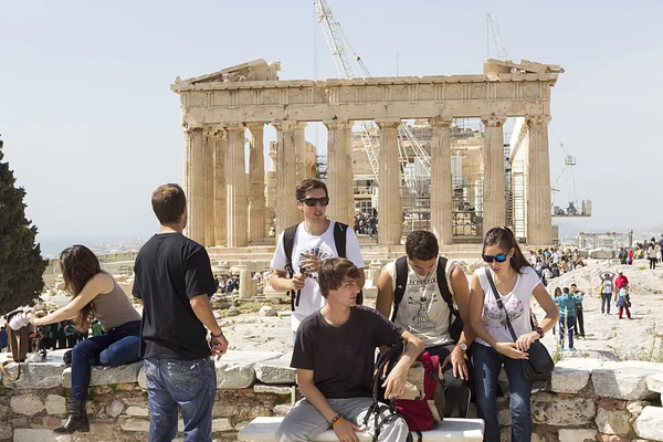Akropolis, Athena, dengan banyak penikmat — Stok Foto