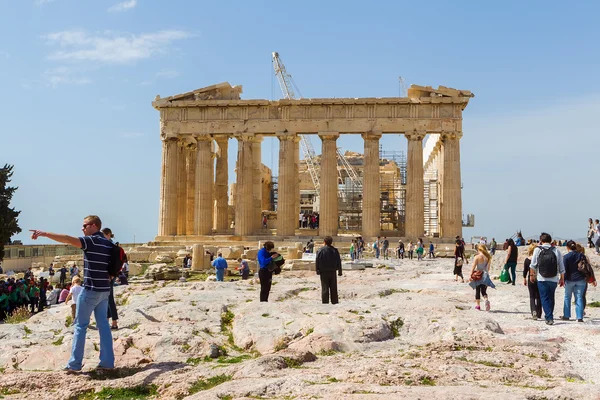 Akropolis, Athena, dengan banyak penikmat — Stok Foto