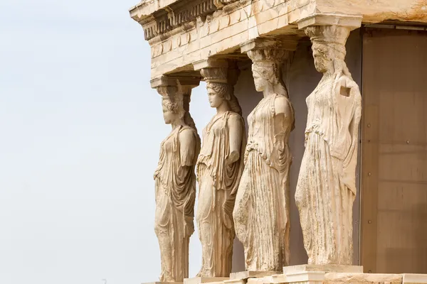 El antiguo pórtico de Cariátides en la Acrópolis, Atenas, Grecia —  Fotos de Stock