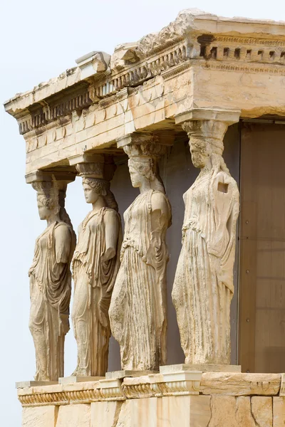 El antiguo pórtico de Cariátides en la Acrópolis, Atenas, Grecia — Foto de Stock