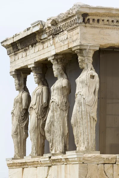 El antiguo pórtico de Cariátides en la Acrópolis, Atenas, Grecia —  Fotos de Stock