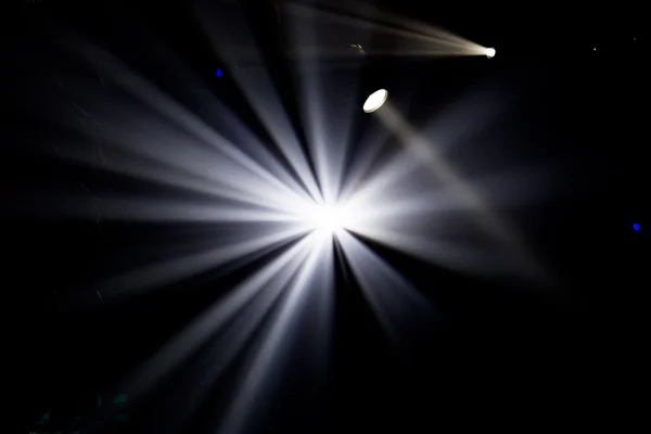 Дефокусоване розважальне концертне освітлення на сцені, боке . — стокове фото
