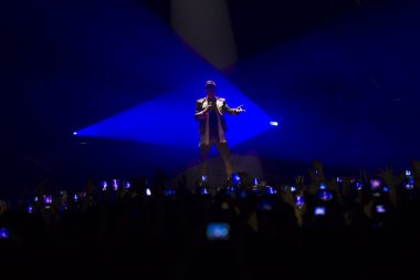 Sakis rouvas ace kalp tur Selanik'te spor salonu