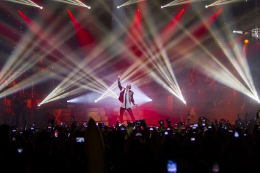 Sakis rouvas ace kalp tur Selanik'te spor salonu