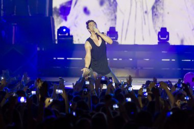 Sakis rouvas ace kalp tur Selanik'te spor salonu