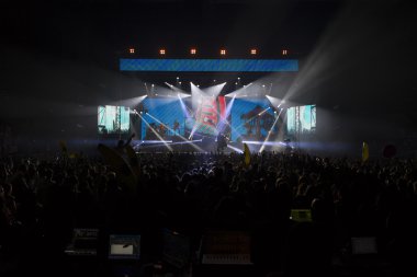 Sakis rouvas ace kalp tur Selanik'te spor salonu