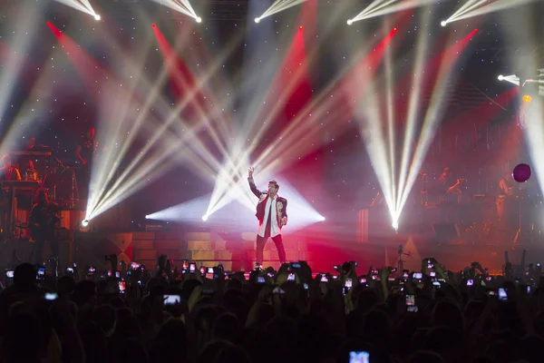 Sakis rouvas as tour serce w hali sportowej w Salonikach — Zdjęcie stockowe