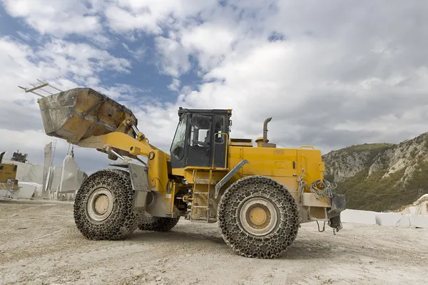 A loader in marble quarry — Stock Photo, Image