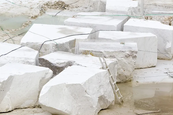 Quarry of white marble — Stock Photo, Image