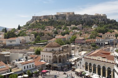 Monastiraki Meydanı ve Akropolis Atina, Yunanistan.
