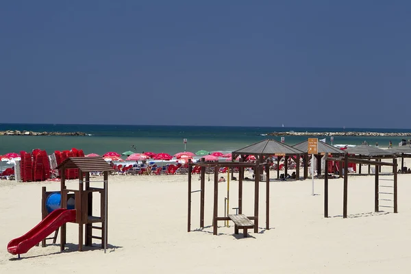 Vedere unghiulară înaltă a plajei din Tel-Aviv, al doilea cel mai popular ci — Fotografie, imagine de stoc