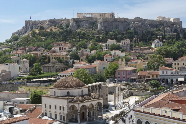 Monastiraki square and Acropolis in Athens, Greece. — Stock Photo, Image