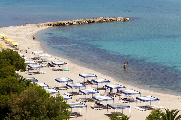 Kallithea spiaggia soleggiata e località estiva a Kassandra di Halkidik — Foto Stock