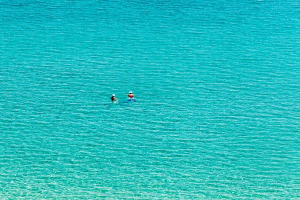 Пляж с голубой и бирюзовой водой в Кайлитее, Халк — стоковое фото