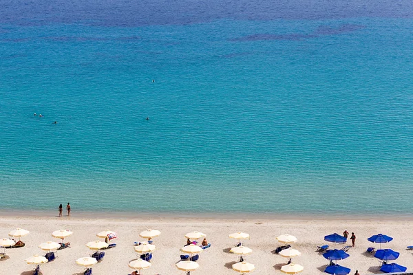 Kallithea sonniger Strand und Sommerfrische bei Kassandra von Chalkidik — Stockfoto