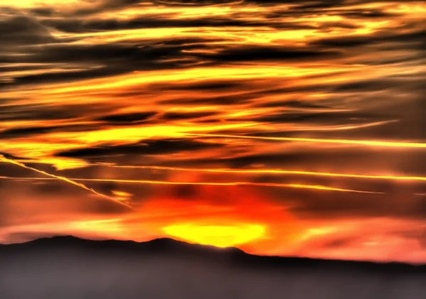 Cielo atardecer abstracto con nubes dramáticas fondo del paisaje . — Foto de Stock