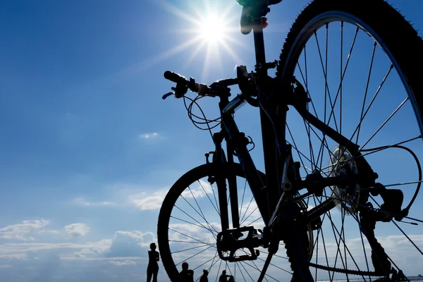 Silhouette of a bicycle against blue sky — Stock Photo, Image