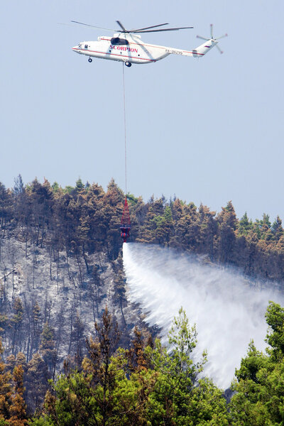 Fire-fighting plane fights a forest fire on 24 August 2006 rippi