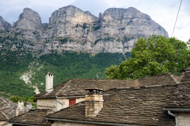 papigo zagori alanında, tarihi şehrin güzel görünümü yok
