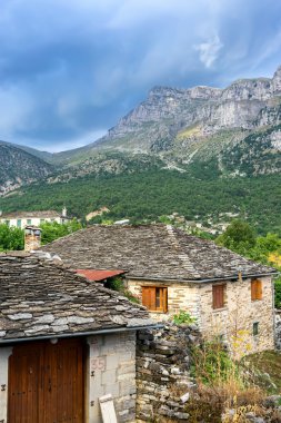 papigo zagori alanında, tarihi şehrin güzel görünümü yok