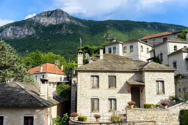 El pintoresco pueblo de Aristi en la zona de Zagori, al norte de Greec —  Fotos de Stock