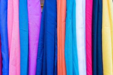 renkli eşarplar, İtalya'da bir Pazar. renk Tekstil.