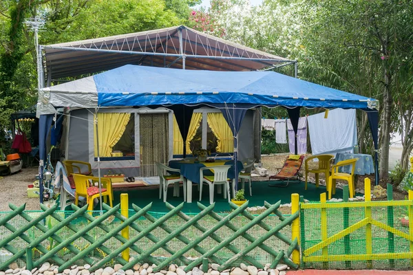 Caravan in organized camping in summertime in Asprovalta, Greec — Stock Photo, Image